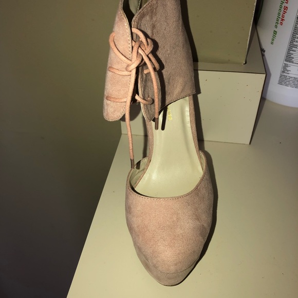 High heel - Picture 3 of 3